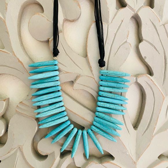 Turquoise tribal BoHo Gothic necklace and earring set. - Picture 4 of 7